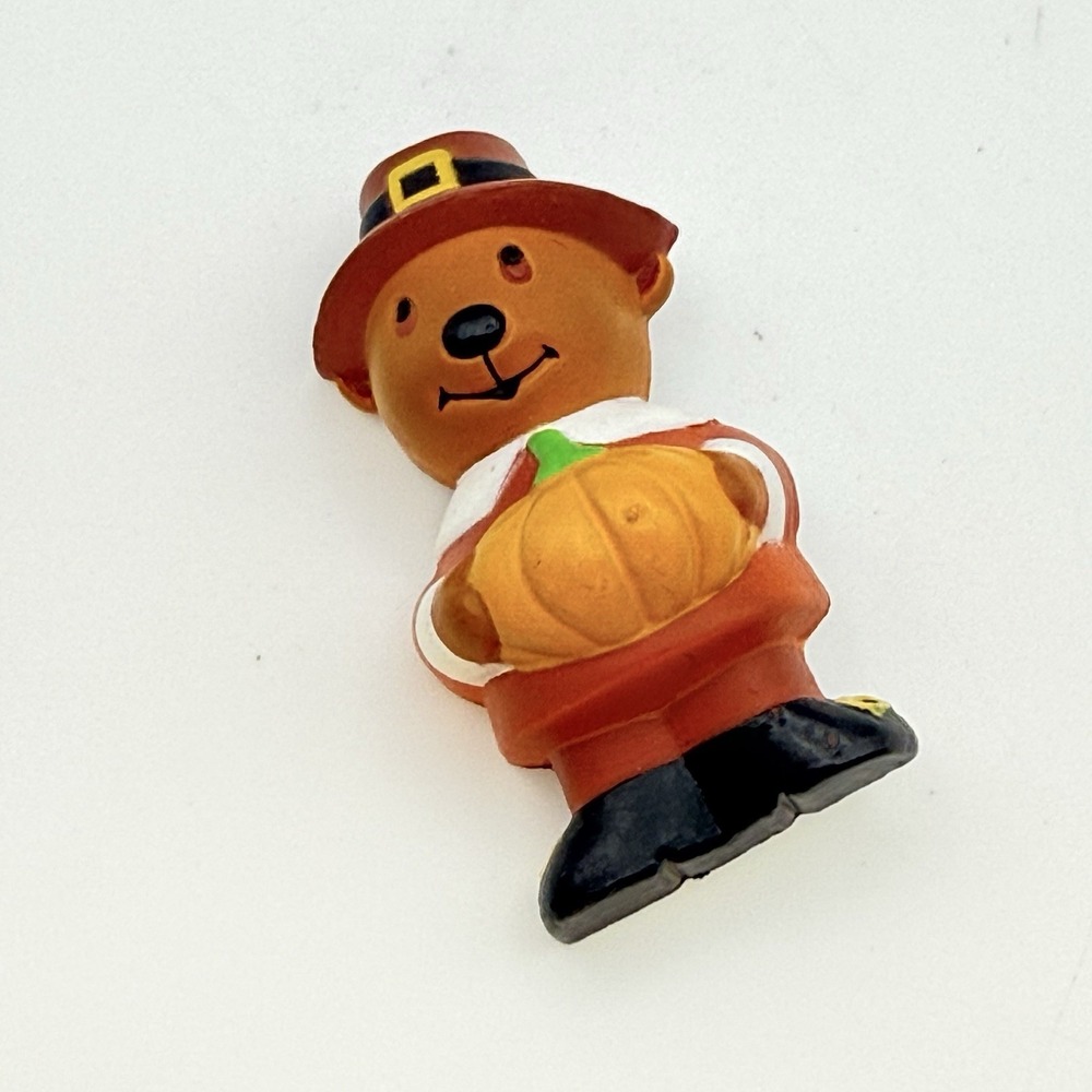 GGI Pilgrim Bear Pin Brooch Pumpkin Thanksgiving Fall Holiday Brown Matte Resin - Picture 2 of 7
